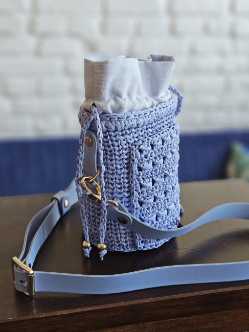 blekitna-torebka-worek-rafia