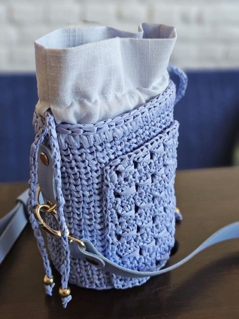 blekitna-torebka-worek-rafia