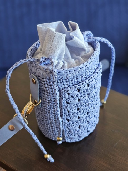 blekitna-torebka-worek-rafia